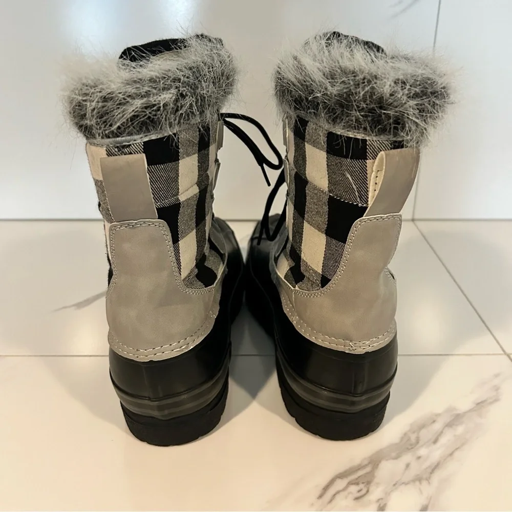 Natural-reflections Women's Black and Grey Boots Size 9